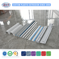 Profilé d'extrusion plastique personnalisé PVC/ABS/PP/PE pour système de rail de guidage de rideaux et système de rail à roulettes