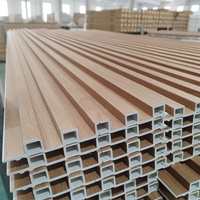 Panel Dinding WPC Motif Kayu, Tahan Air, Beralur, Dekoratif untuk Eksterior Hotel dan Kantor