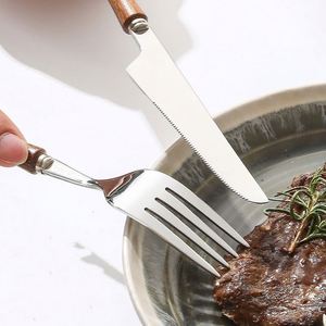 Elegante cuchillo para carne de acero inoxidable 304 con mango de madera maciza china, nuevo diseño de cintura estrecha para cuchara de postre, vajilla metálica. - Product Image 3