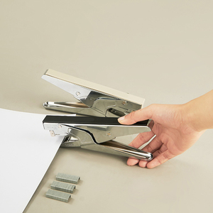 Ensemble d'agrafeuses manuelles de bureau en métal robustes à grande capacité, <span class=keywords><strong>agrafeuse</strong></span> manuelle à économie d'effort - Product Image 4