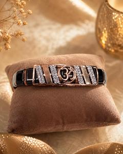 Pulsera Om de Plata de Ley 925, Chapada en Oro Rosa con Piedra de Circonita Cúbica, Joyería de Diseño de Lujo Unisex Espiritual, Regalo para Uso Diario - Product Image 4