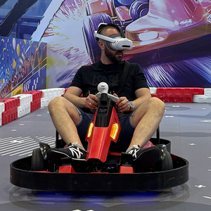 Sistema de Pista de Carreras de Realidad Mixta <span class=keywords><strong>para</strong></span> <span class=keywords><strong>4</strong></span> Jugadores, Go-Kart sin Rieles, Equipo de Karting Multijugador <span class=keywords><strong>para</strong></span> Negocios de Entretenimiento en Interiores - Product Image 1