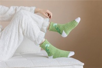 Chaussettes douillettes en polaire corail à motif floral pour femme, idéales pour l'hiver, la maison, la maternité et le sommeil