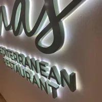 Panneau signalétique en acrylique rétroéclairé DakeSign OEM ODM pour musées et galeries, conception gratuite, éclairage LED étanche IP65, signalisation publicitaire directionnelle
