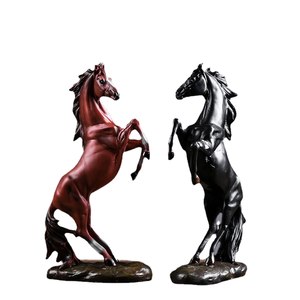Figurine en résine de cheval au galop majestueux - Décoration équestre moderne pour la maison et pièce d'appoint - Product Image 1