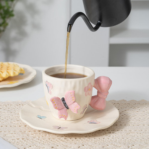 Juego de <span class=keywords><strong>Taza</strong></span> y Platillo de Porcelana con Diseño de Mariposa Rosa y Morada en Relieve 3D, Pintado a Mano, Estilo Rústico Elegante, Ecológico - Product Image 3