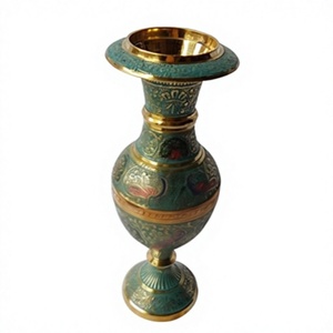 Jarrón Decorativo de Latón Hecho a Mano, Verde Antiguo con Esmalte Floral Grabado, Jarrón de Metal con Flores, Decoración Tradicional India para el Hogar - Product Image 1