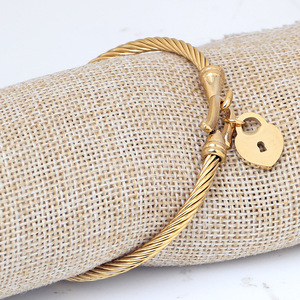 Bracelet Cœur Verrouillable en Alliage de Zinc Doré pour Femme – Bijou Rétro Minimaliste avec Tressage Câble – Idéal Cadeau - Product Image 3