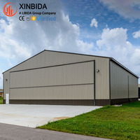 Entrepôt préfabriqué en structure métallique de taille moyenne, bâtiment industriel à ossature métallique pour le stockage logistique de marchandises générales