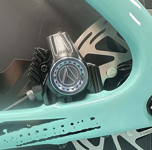 Bicicleta de Triatlón Hulda 700c T800 de Fibra de Carbono, 24 Velocidades, Grupo Inalámbrico TT7110, Cuadro Aerodinámico para Contrarreloj, 14 kg, Pedales de Aluminio - Product Image 6