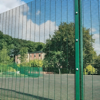 Clôture de sécurité anti-coupure 358 à vue claire, panneau en treillis soudé thermolaqué pour la sécurité des gares ferroviaires, des prisons et des aéroports
