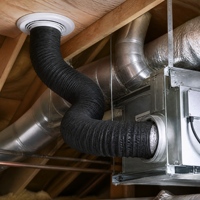 Conduit flexible noir en aluminium avec doublure en feuille d'aluminium, facile à installer, design graphique pour la ventilation CVC, l'extraction des sèche-linges et les hottes de cuisine