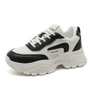 Chaussures de sport rehaussantes tendance en maille respirante à lacets pour femme, version coréenne, collection automne-été 2026 - Product Image 1