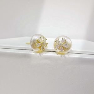 Boucles d'oreilles clous rondes vintage en laiton, cuivre, perle, émail, zircon, plaqué or, style coréen, motif œil unique, pour femme, prix de gros - Product Image 1