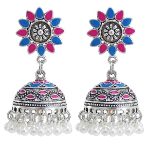 2024 <span class=keywords><strong>Jhumka</strong></span> diseño plata oxidada pulido estilo elegante perla agrupada fiesta accesorios de joyería <span class=keywords><strong>Jhumka</strong></span> pendientes mujeres - Product Image 2