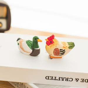 Sculpture sur bois faite à la main oiseau ornement mignon perroquet porte-clés gravure nouvel an cadeau pour les femmes pour la décoration de bureau pendentif de voiture - Product Image 4