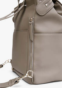 Zaino Fasciatoio in Pelle Vegana Premium con Tasca per Laptop da 13 Pollici e Tasca Termica per Biberon, Borsa da Viaggio per Neonati per Mamme OEM - Product Image 3