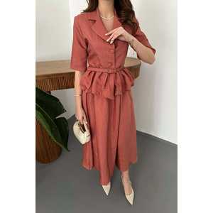 Conjunto de Chaqueta con Volantes y Cinturón Ajustado Mocca para Mujer y Falda Fruncida - Ropa de Moda al por Mayor - Product Image 2