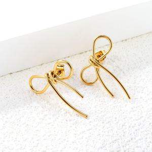 Pendientes de Lazo Minimalistas Hipoalergénicos de Alta Calidad para Mujer, Chapados en Oro de 18K, Joyería de Acero Inoxidable, Pendientes de Botón para Damas - Product Image 6