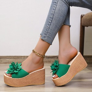 Sandales mules <span class=keywords><strong>compensées</strong></span> à plateforme florales pour femme, style espadrille, bout ouvert, confortables et décontractées, collection été 2026, vente en gros - Product Image 1