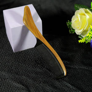 Peine de masaje de madera de 15-20 cm, peine de cuerno de vaca hecho a mano para la población en general - Product Image 2
