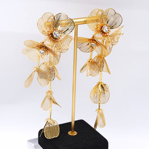 Orecchini a goccia di lusso stile <span class=keywords><strong>palazzo</strong></span> retrò stile <span class=keywords><strong>palazzo</strong></span> stile retrò stile <span class=keywords><strong>palazzo</strong></span> lunghi in lega di metallo cavi orecchini a fiori - Product Image 3