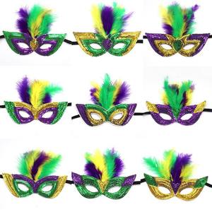 زينة الكرنفال: قناع نصفي ذهبي وأرجواني وأخضر، غطاء رأس، عصابة رأس بالريش، خرز ثلاثي الألوان، أزياء متنوعة - Product Image 2