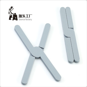 Tapis de cuisine en silicone en forme de croix, 22 cm, pliable, résistant à la chaleur, antidérapant, pour une utilisation en cuisine - Product Image 3