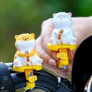 Adorno de resina con forma de gato de dibujos animados con pez colgante para decoración de patinetes eléctricos, fácil de instalar - Product Image 4