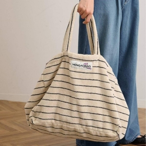 Borsa da viaggio portatile da donna con Logo personalizzato da 20 pollici in spugna a righe con chiusura a cerniera da spiaggia bianca e Pinky - Product Image 4