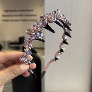 Serre-tête en cristal avec dents, élégant accessoire pour cheveux pour femme, idéal pour le coiffage et le lavage du visage au quotidien - Product Image 3