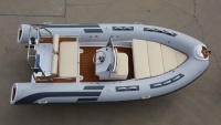 Bateau pneumatique à coque rigide en fibre de verre de 480 cm de profondeur à vendre