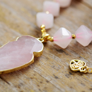 Collier en perles de rocaille avec pendentif flèche en quartz rose, bijoux de mode pour femme, cadeau, alliage de zinc, breloque cœur couleur Vénus, origine Yiwu - Product Image 4