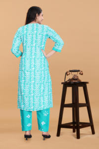 Conjunto de kurta y pantalón verde estampado al por mayor para mujer, marca Magic, Kiran Nexus, ropa ecológica. - Product Image 4