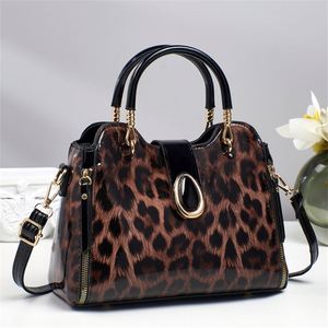 Sac bandoulière léopard élégant pour femme, en cuir écologique durable, imperméable, léger, avec fermeture éclair – Idéal comme cadeau – Offre spéciale - Product Image 5
