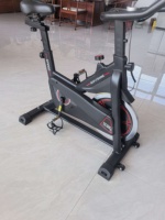 Vélo d'exercice stationnaire d'intérieur TODO pour la remise en forme à domicile, vélo de spinning réglable pour entraînement cardio 5 kg avec capteur de fréquence cardiaque
