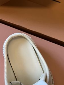 MIU Pantoufles en toile de luxe originales à bout rond et demi-couverture, Pantoufles d'ascenseur respirantes à lacets pour femmes de créateur - Product Image 4