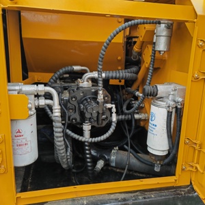 รถขุดตีนตะขาบ Sany 135C มือสอง ขนาดเล็ก แรงบิดสูง พร้อมเครื่องยนต์ Isuzu และปั๊มเกียร์ รุ่นปี 2022 สำหรับงานขุดหินและก่อสร้างเขื่อน - Product Image 2