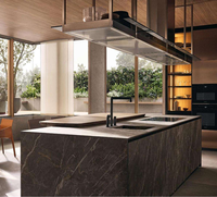 Ensemble complet d'armoires de cuisine modernes de luxe avec îlot, plan de travail en quartz italien, armoire modulaire RTA haut de gamme