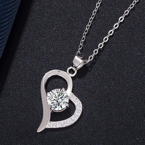 S925 चांदी-प्लेटेड प्लैटिनम दिल पेलेंट के साथ चांदी-प्लेटेड प्लैटिनम दिल पेलेंट सगाई - Product Image 4