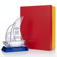 Nouveau design Trophée voilier en cristal K9 avec grande surface de gravure et base en cristal bleu, récompense pour les réalisations professionnelles