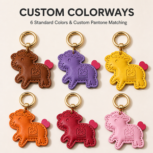Llavero de piel sintética con diseño de oveja, logotipo personalizado en relieve, dije de animal con herrajes dorados para regalo de marca privada al por mayor - Product Image 2