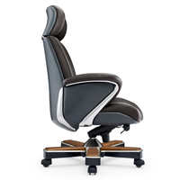 Chaise de bureau ergonomique pivotante moderne et luxueuse à dossier haut en cuir PU véritable avec base en acier et design imperméable pour dirigeant/PDG