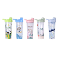 Bouteille transparente GYM Shake de 700ml, conception personnalisée, agitateur de protéines en plastique de style sport IML, méthode d'écoulement d'eau potable directe
