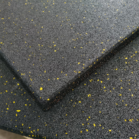Revêtement de sol de gym en caoutchouc EPDM économique 1m x 1m avec des caractéristiques antidérapantes, résistantes à l'eau et absorbant les chocs, certifié CE
