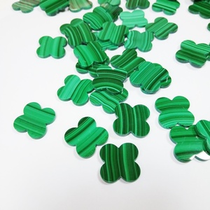 Pierre de malachite naturelle, pierre de trèfle, malachite verte de Chine, trèfle à quatre feuilles - Product Image 3