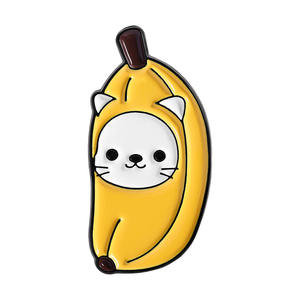 Broche Chat Mignon aux Fruits, Chaton de Dessin Animé Portant une Fraise, une Banane, une <span class=keywords><strong>Tomate</strong></span>, Épinglette en Émail - Product Image 5