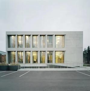 Edificio de Almacén con Estructura de Acero de Gran Envergadura con Sistema de Energía Solar - Product Image 1