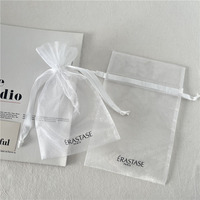 Sacs à cordes transparents de très grande capacité avec logo en soie imprimé au design personnalisé sac de pochette en organza avec cordon de serrage pour vêtements