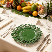 Assiettes de présentation noires texturées tendance de 13 pouces en PP durable avec bordure corail pour mariages gothiques et banquets décoratifs